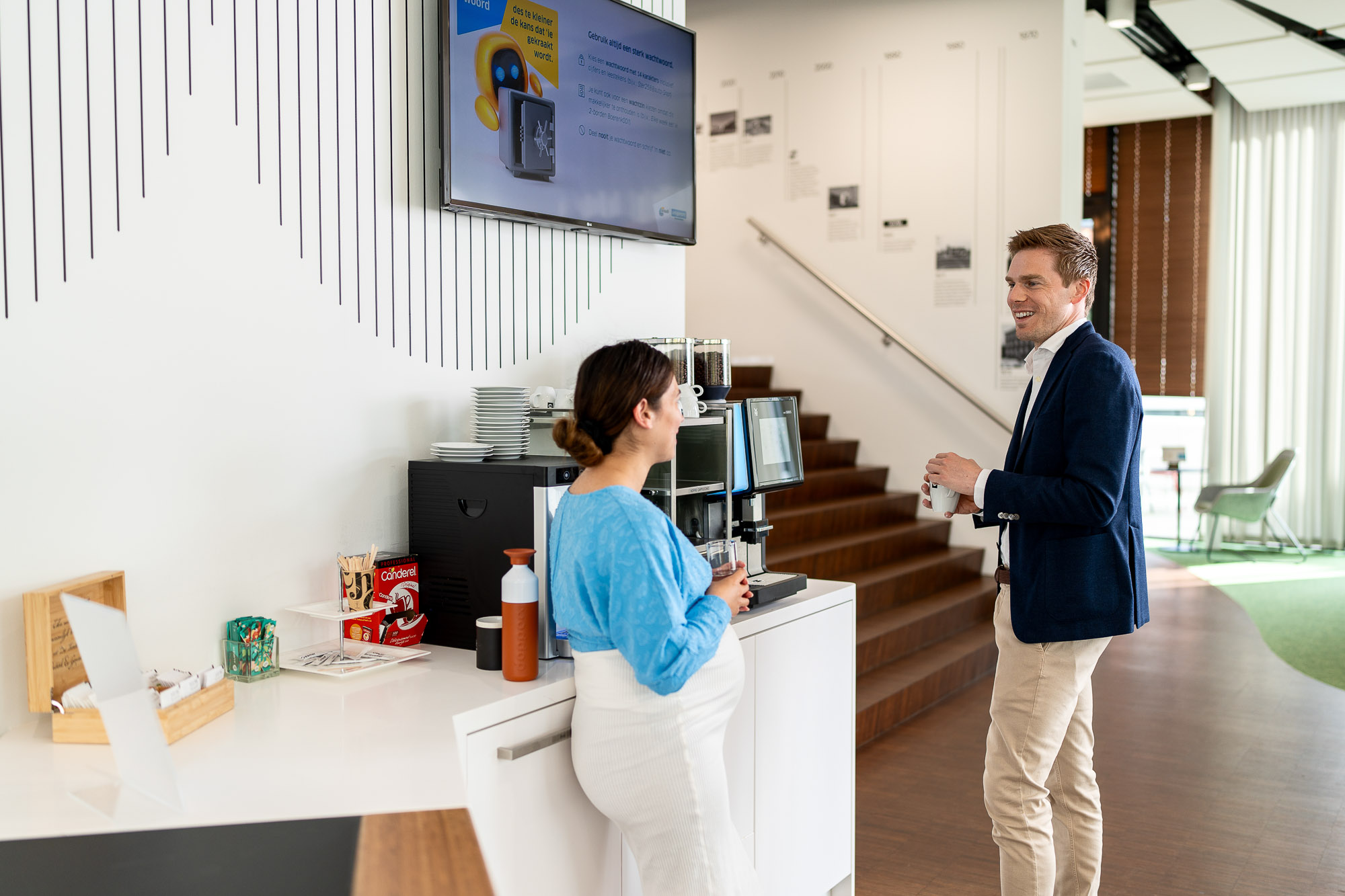 Leveranciersgesprek met een kop koffie. Leverancier worden bij Unigarant.