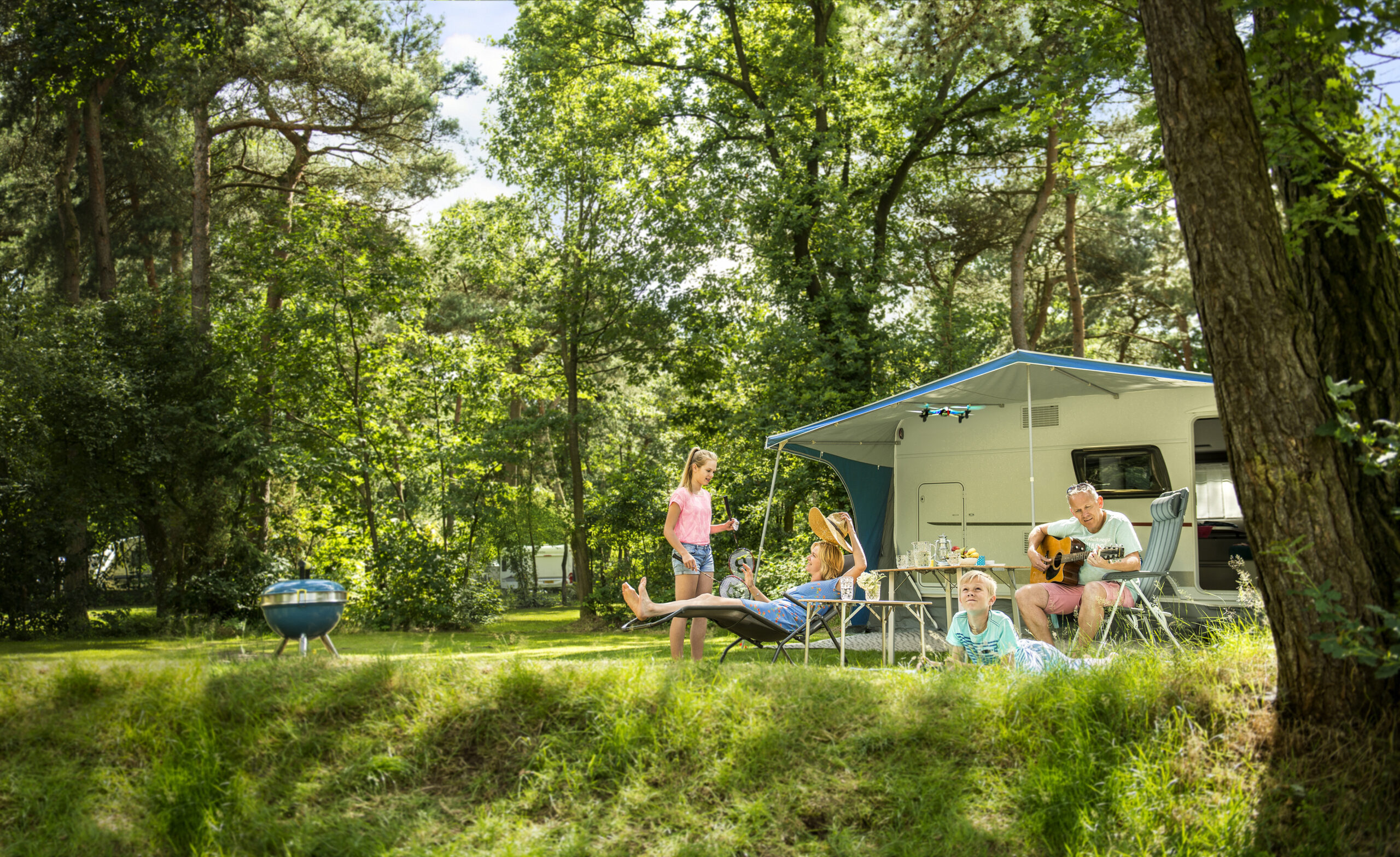 Gezin op vakantie met de caravan. Reispartner worden van Unigarant.